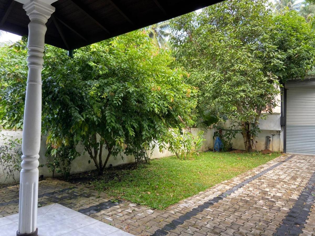 Villa Senan - 2 Apartments - Mirissa Dış mekan fotoğraf