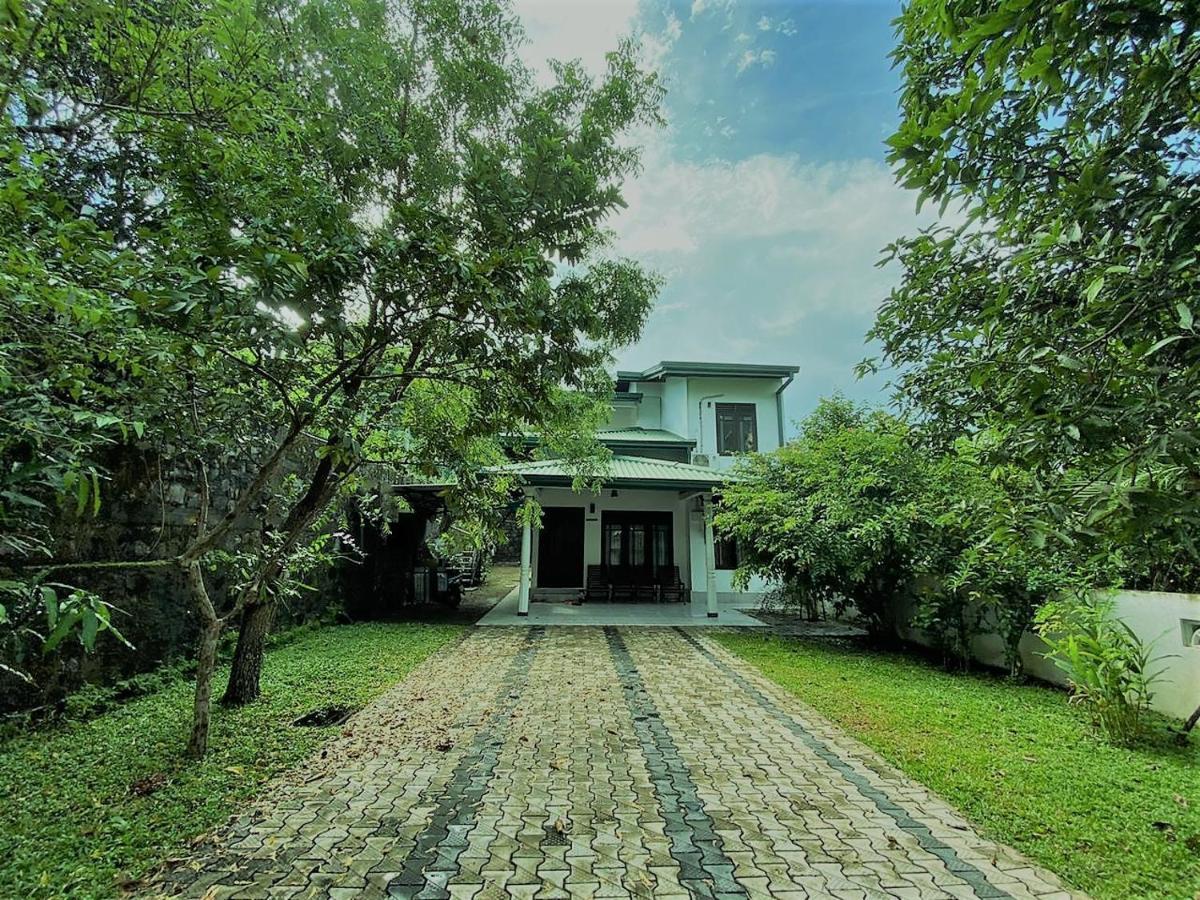 Villa Senan - 2 Apartments - Mirissa Dış mekan fotoğraf